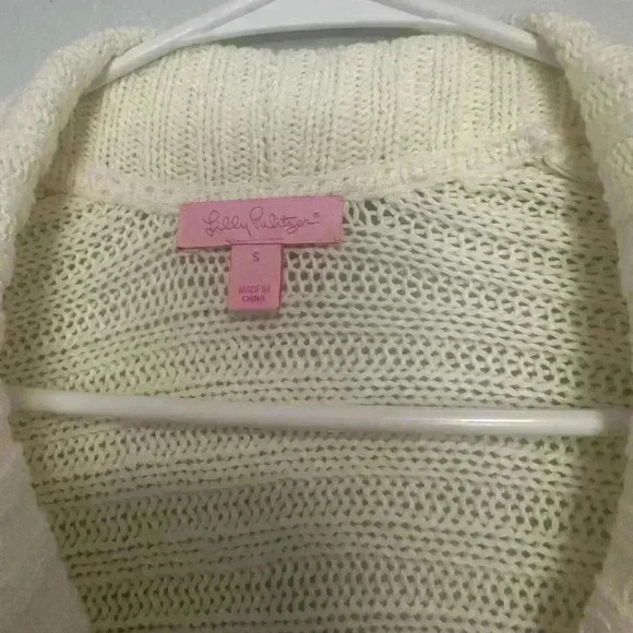 194. Lilly Pulitzer Ivory Shawl Cardigan size small - Picture 2 of 5